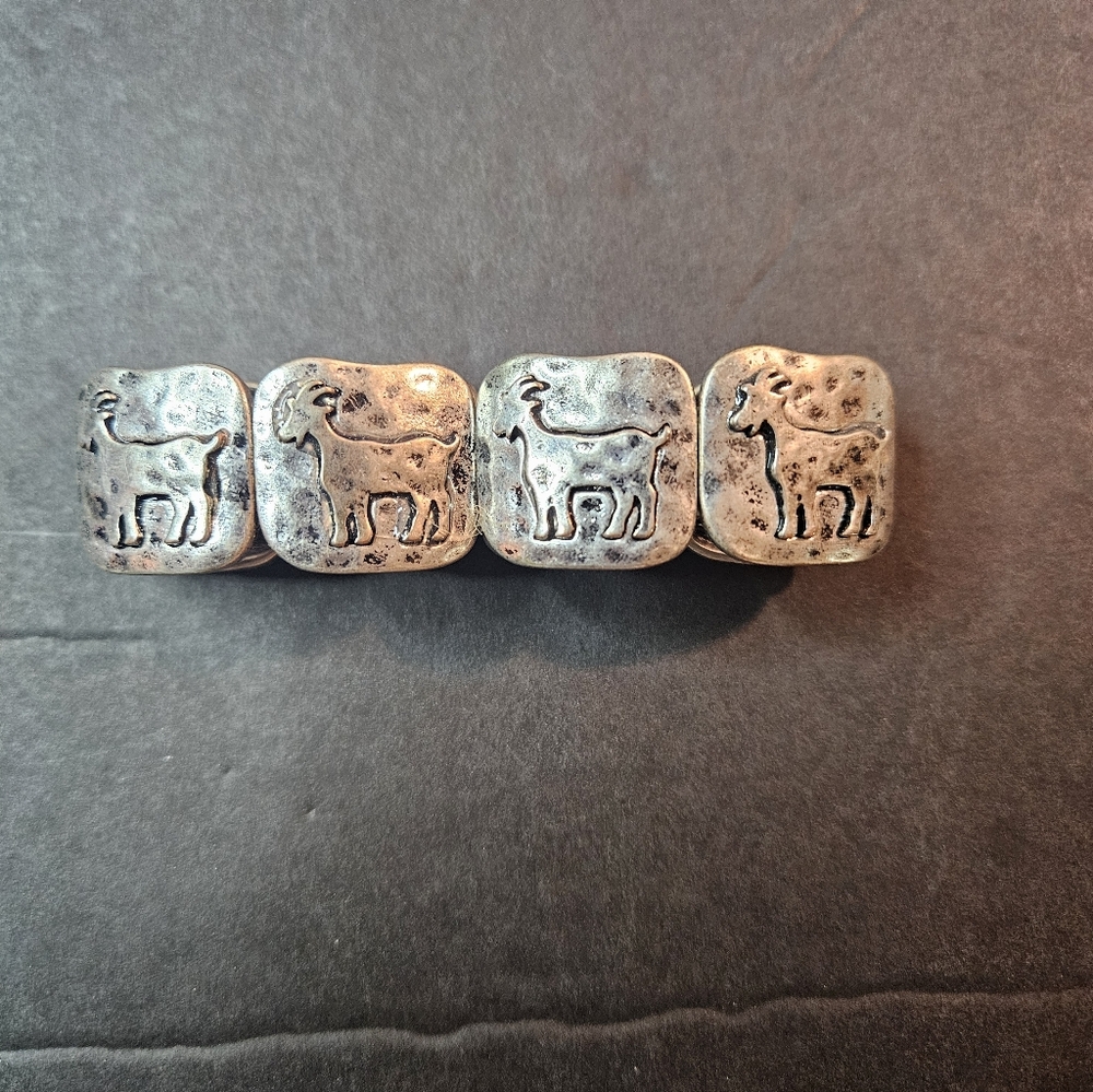 Lorec Ranch Silver Stretch Goat Bracelet - Picture 3 of 4